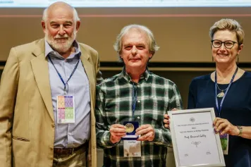 Félicitations à Bernard Gallez pour sa 2022 IES (International EPR Society) Silver Medal in Biology / Medicine