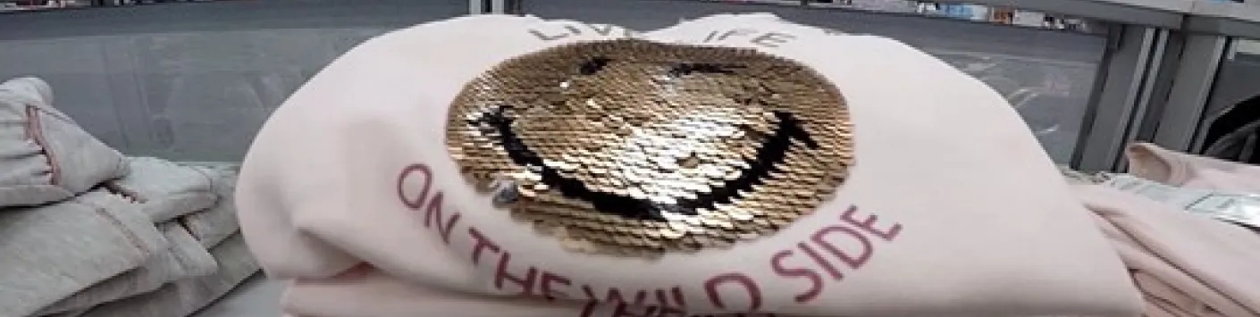 Faut-il se méfier des paillettes sur les vêtements des bébés ?